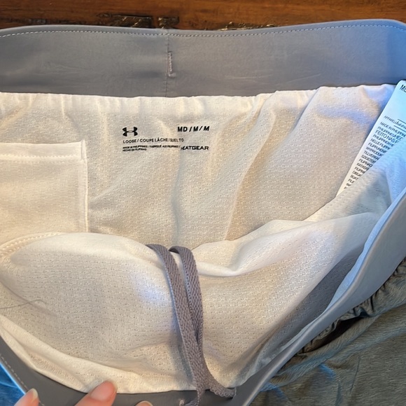 Women’s under armour fly by 2.0 shorts NWT Med - Picture 3 of 4